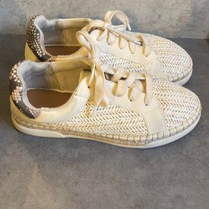 EUC Universal Thread Womens Sneaker Shoe Size 7 Memory Foam Tan Flat Cork Tennis